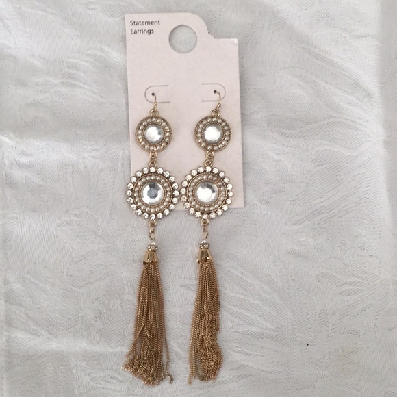 💃NWT Gorgeous Goldtone Tassel Hanging Earrings 💃 - Picture 3 of 4